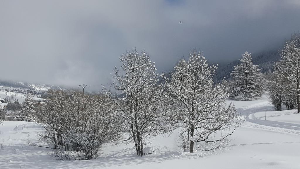 Un Brin Cosy Nevache Luaran gambar